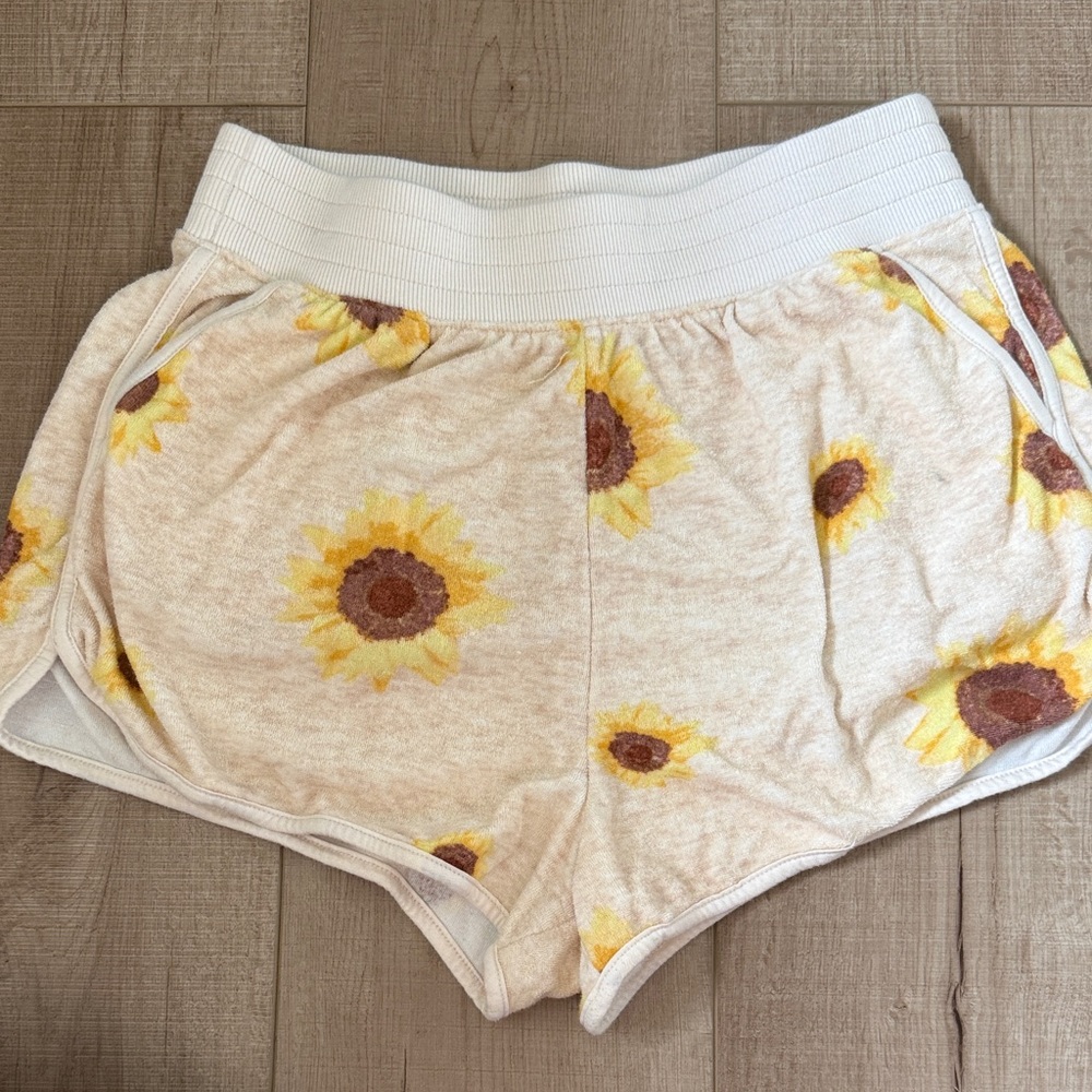SO Women's Sunflower Print Athletic Shorts